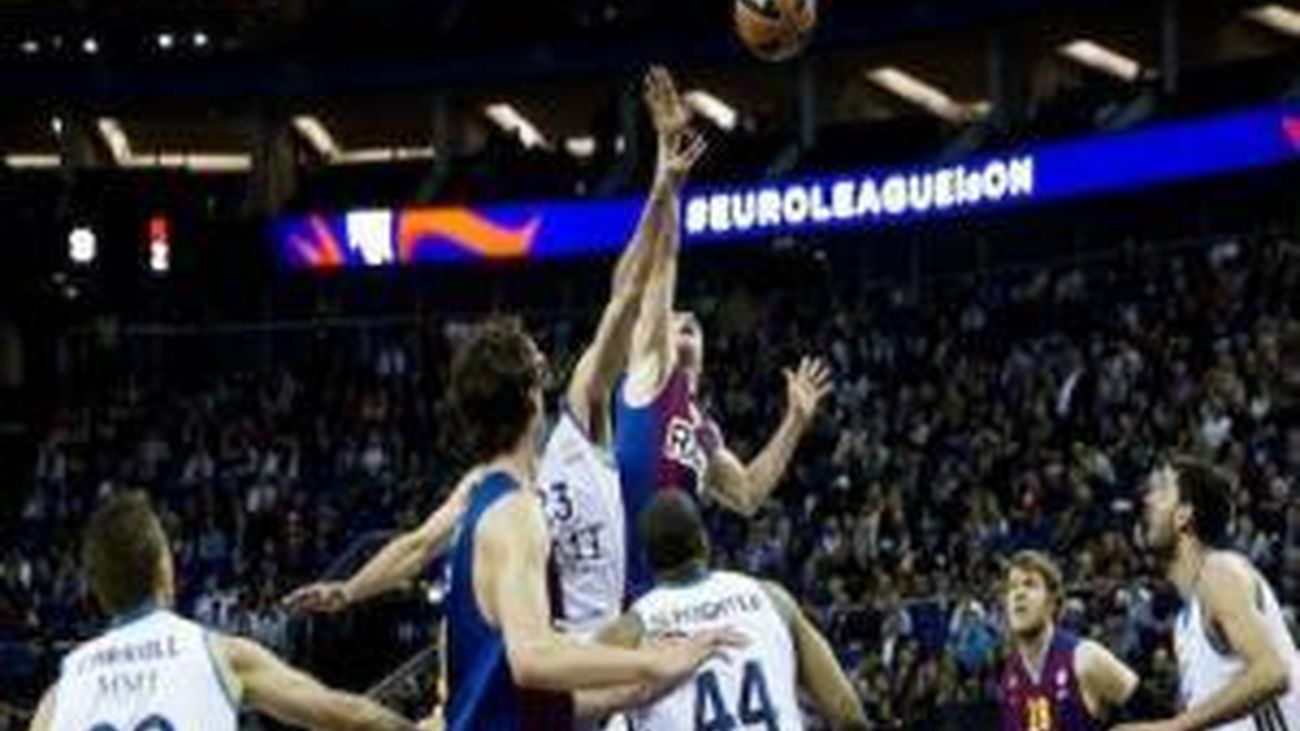 73-62. El Madrid cae en el Palau ante el Barça con polémica arbitral
