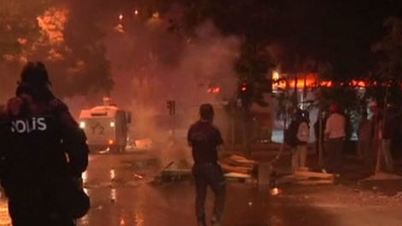 La Policía turca disuelve una concentración silenciosa en la plaza Taksim