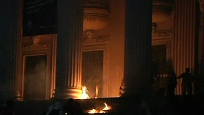 Manifestantes derriban puerta de la sede del Gobierno de Sao Paulo