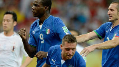 4-3. Italia sufre para meterse en semifinales