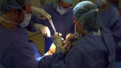 Google reúne virtualmente a varios médicos del mundo para operación en Madrid