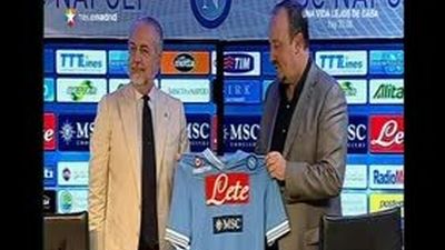 Cavani, protagonista de la presentación de Benítez