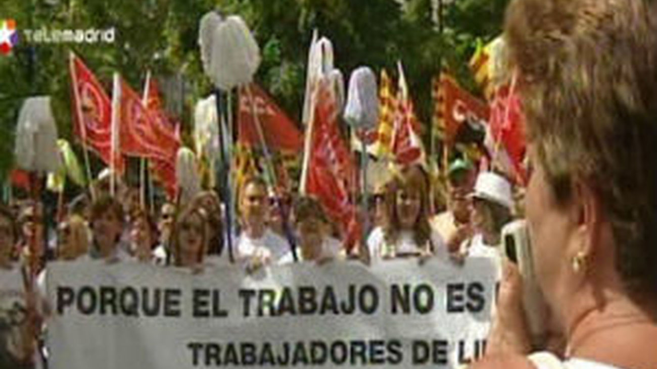 La 'Marea Blanca' vuelve a las calles contra la externalización