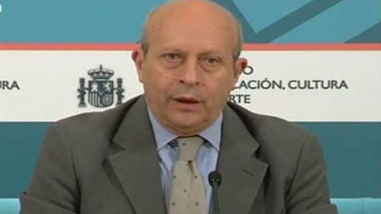 Wert dice que se va a reconsiderar la nota del 6,5 para optar a una beca