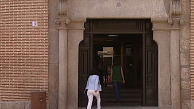 Deja a sus bebés en el ayuntamiento de Talavera al no poder cuidarlos