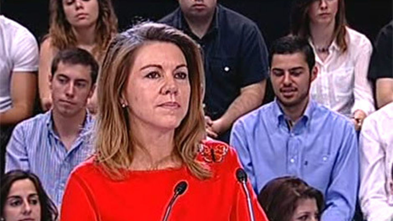 Cospedal: Había que cambiarlo todo y ahora se ve la luz al final del túnel