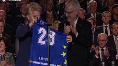 Miles de personas celebran en Zagreb la entrada oficial de Croacia en la UE