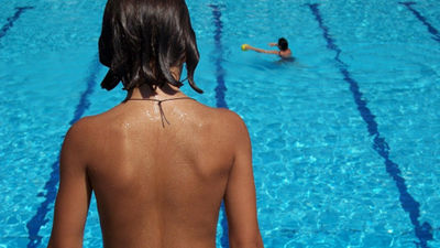 El 25 % de las lesiones infantiles en piscinas conlleva secuelas neurológicas