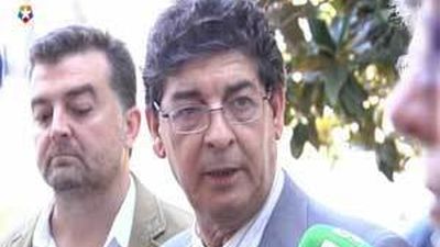 Valderas tacha de "infundio y montaje" las informaciones sobre su vivienda