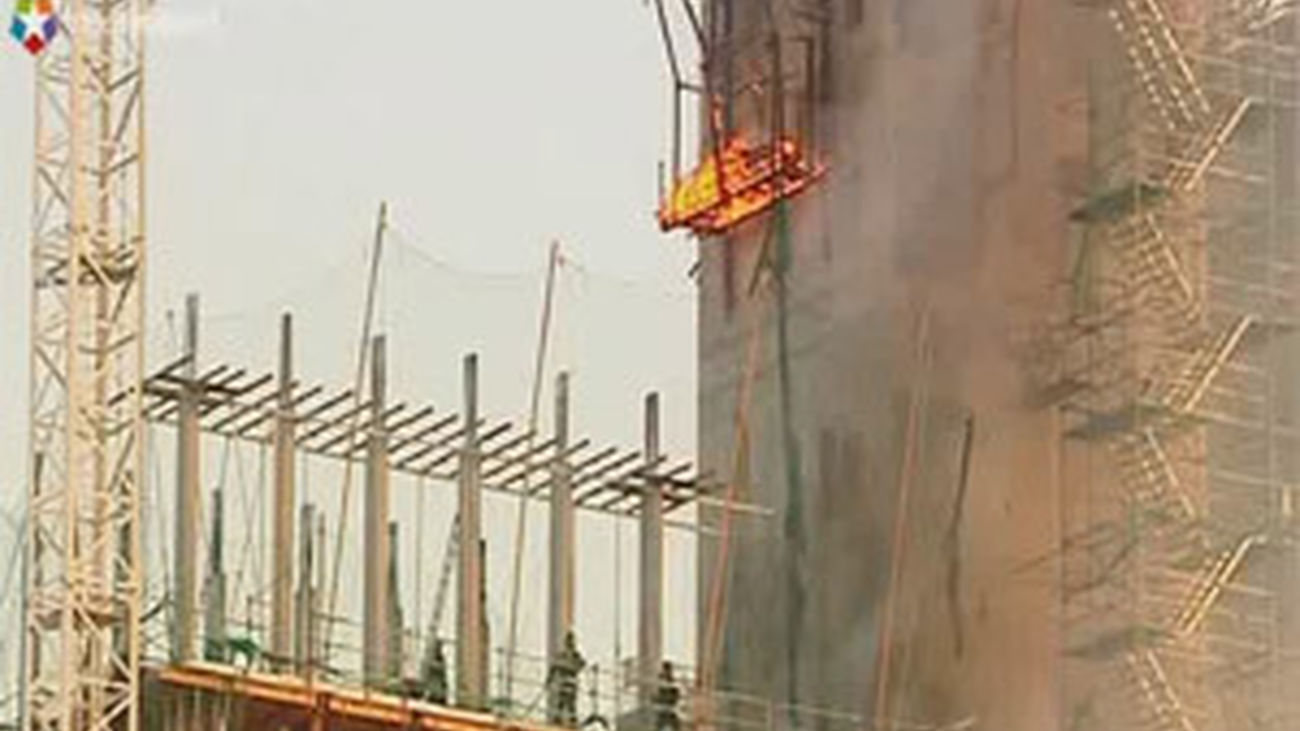 Se incendia el nuevo edificio de BBVA en el barrio madrileño de Las Tablas