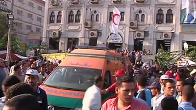Al menos un muerto en los enfrentamientos entre partidarios y detractores de Mursi