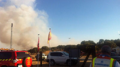 Controlado el incendio de Valdemorillo, aunque la carretera M-510 sigue cortada
