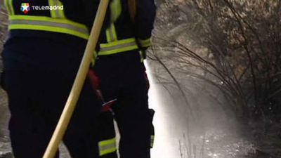 Los bomberos siguen vigilando la zona afectada por el incendio de Valdemorillo