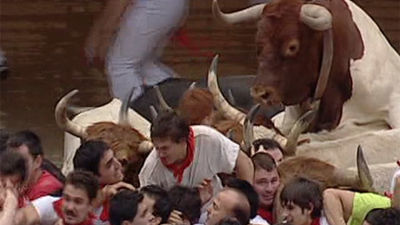 Dramático encierro en los Sanfermines debido a un tapón en la entrada de la Plaza de Toros