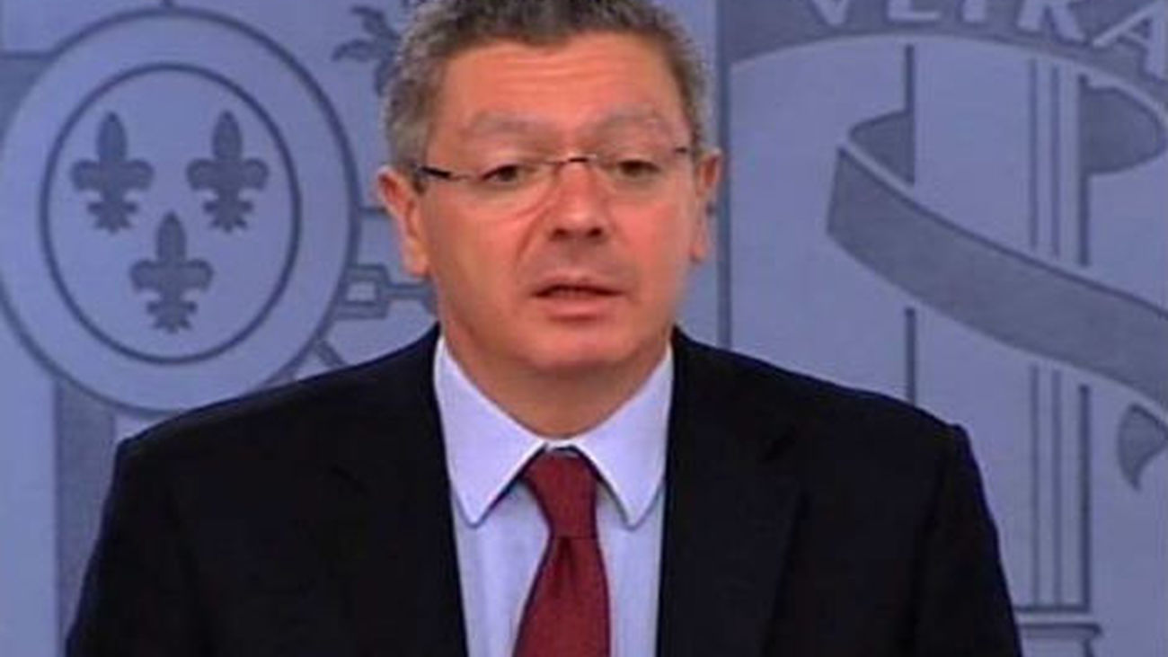 Gallardón se rompe dos costillas en un accidente doméstico