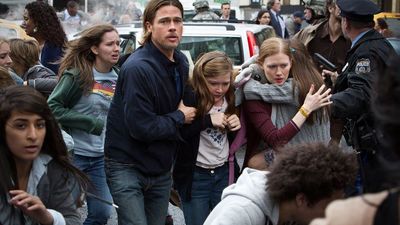 Brad Pitt en primera línea de fuego contra los zombies