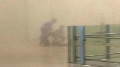 Un hombre hace estallar un explosivo en el Aeropuerto de Pekín