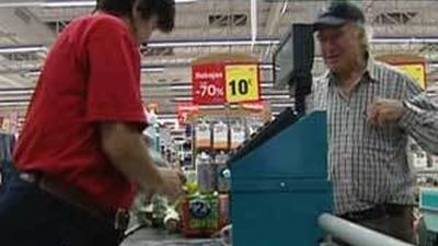 El gasto medio por hogar fue de 28.152 euros en 2012, un 3,4% menos que en 2011