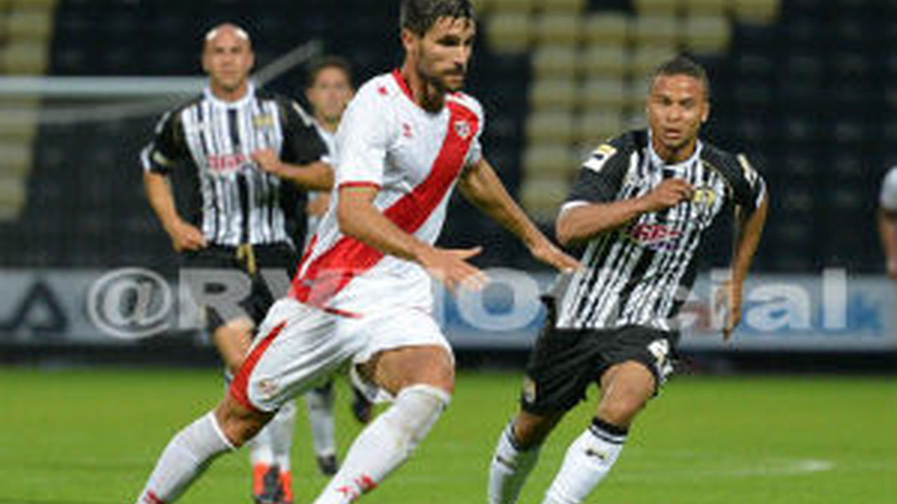 Adrián se exhibe ante el Notts County