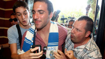 El Real Madrid hace oficial el traspaso de Higuaín al Nápoles