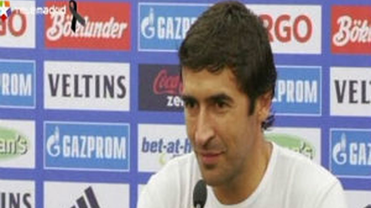 Raúl marcó dos goles en la fiesta que le dio el Schalke