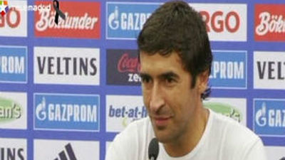 Raúl marcó dos goles en la fiesta que le dio el Schalke