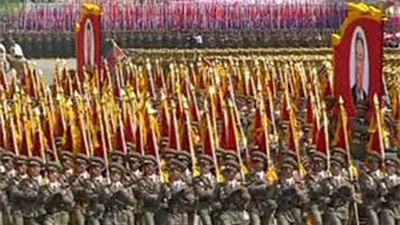 Corea del Norte rememora el fin de la guerra con un espectacular desfile