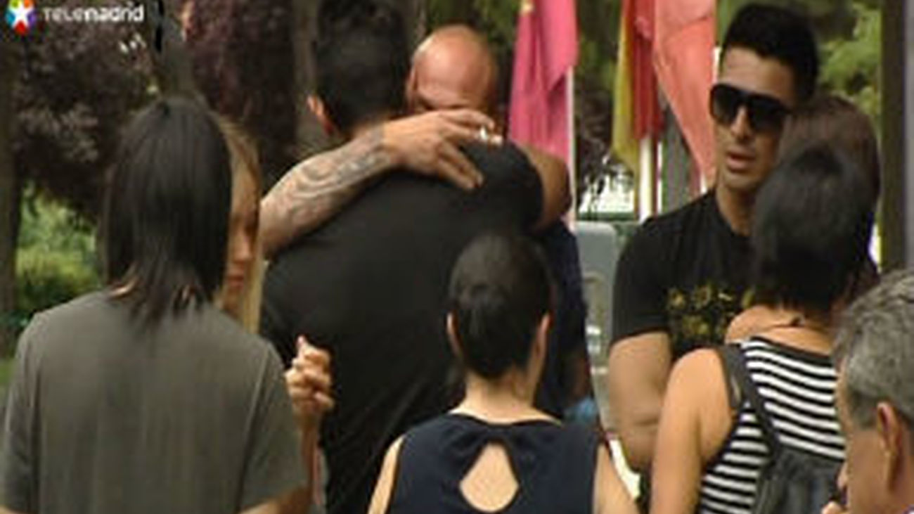 El embajador de Colombia arropa a la familia de una compatriota en Madrid