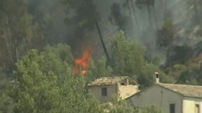 Continúa sin control el incendio de Mallorca tras el desalojo de 730 personas