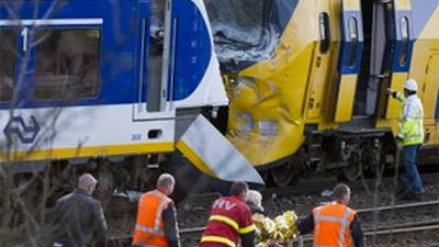 Un muerto y 26 heridos, último recuento del choque frontal de trenes en Suiza