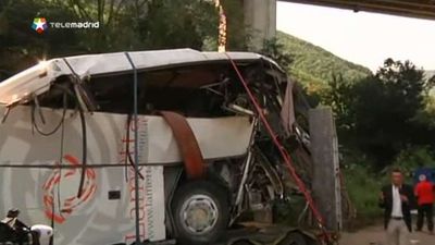 Al menos 38 muertos y 10 heridos en un accidente de autocar en Italia