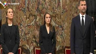 Los Príncipes presiden en Santiago el funeral por las víctimas del tren