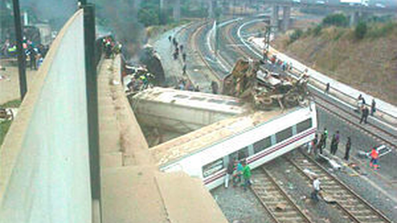 El juez imputa a 11 directivos de Adif cuando se abrió la línea del accidente de Angrois