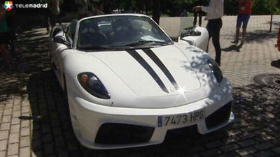 Desmantelados dos talleres que transformaban y vendían falsos Ferrari