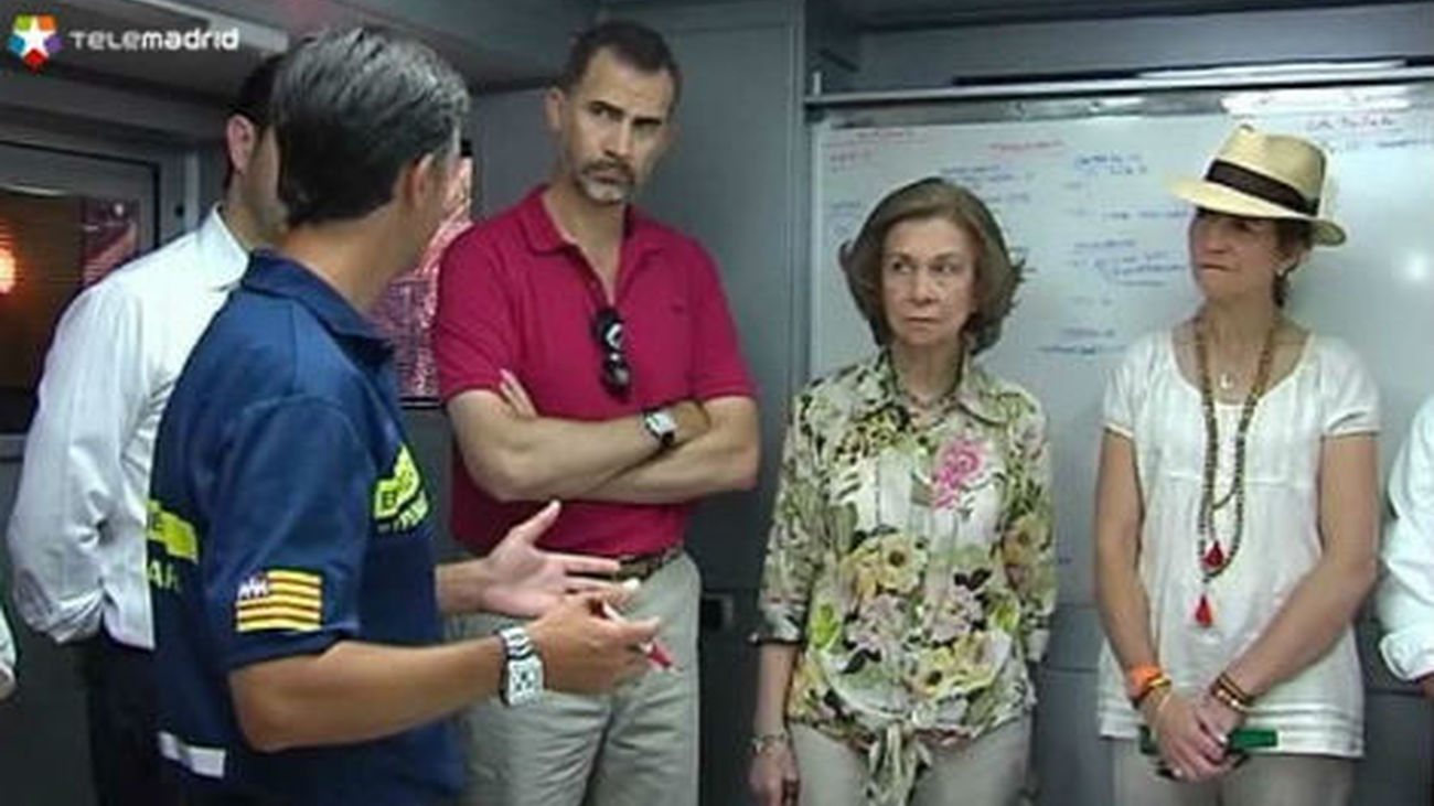 La Reina y el Príncipe agradecen el esfuerzo contra el incendio de Mallorca