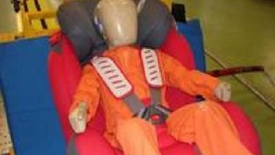 El asiento trasero central del coche, el más seguro para los niños