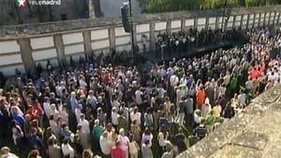 Emotivo homenaje a las víctimas del accidente en el cementerio de Bonaval