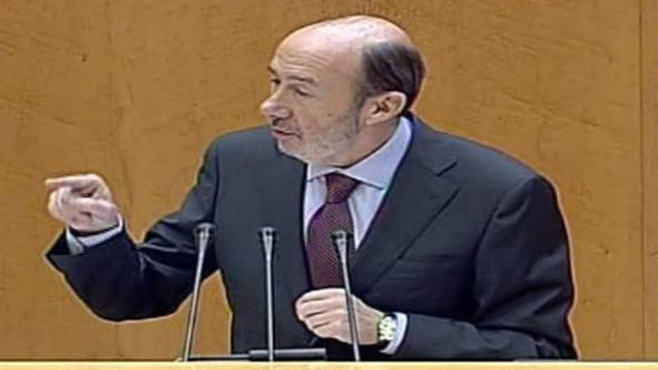Rubalcaba a Rajoy: "Si tiene sentido de Estado, váyase cuanto antes"