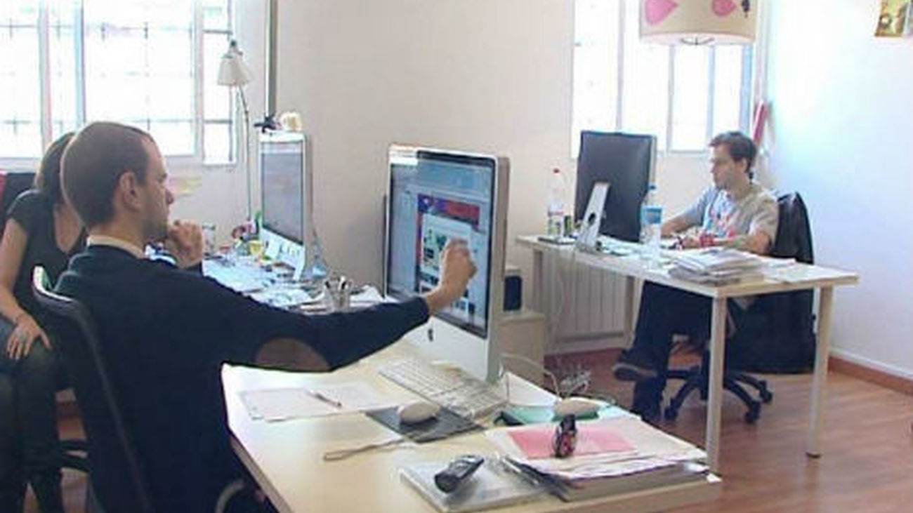 El paro baja en 64.866 personas en julio, más del doble que hace un año