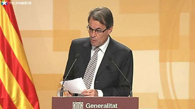 Mas prorroga los presupuestos y lleva al Gobierno a los tribunales por el déficit