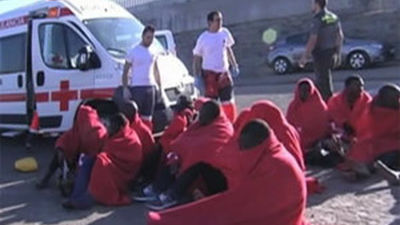 Rescatados otros 34 inmigrantes en el Estrecho tras los 92 de ayer