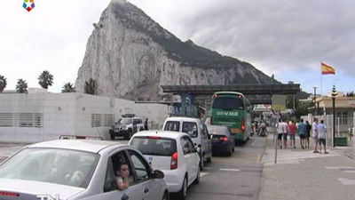 El Gobierno sancionará a las gasolineras  flotantes en el Estrecho