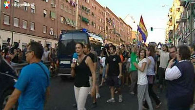 El apoyo popular obliga a suspender el desahucio de una vivienda en Tetuán