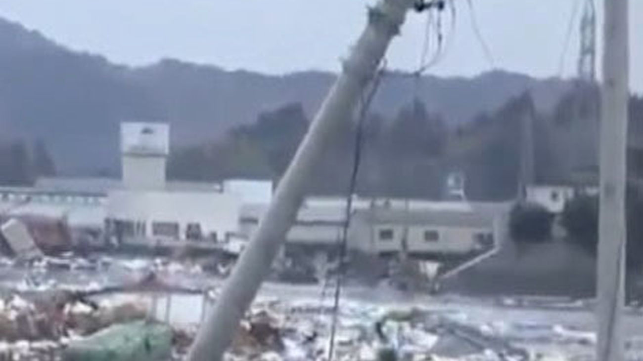 Los 23 minutos angustiosos de un nuevo video del tsunami que azotó Japón