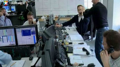 La prima de riesgo española cierra en 227 puntos, en mínimos desde junio de 2011