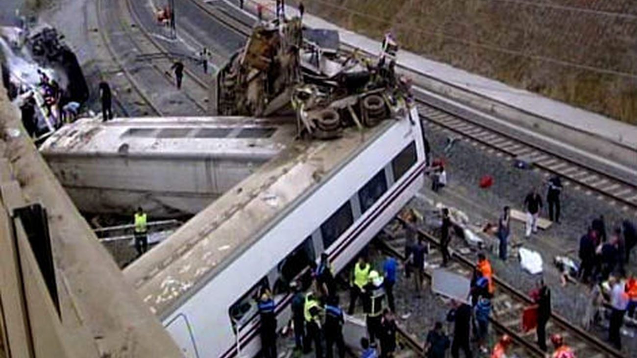 El juez imputa a los responsables de Adif en el accidente de tren de Santiago