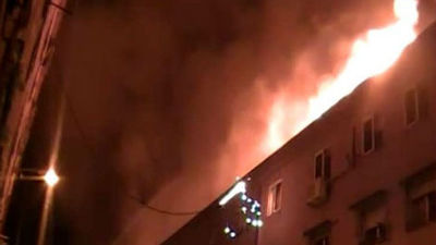 Aparatoso incendio en una manzana completa de Tetuán con 70 desalojados