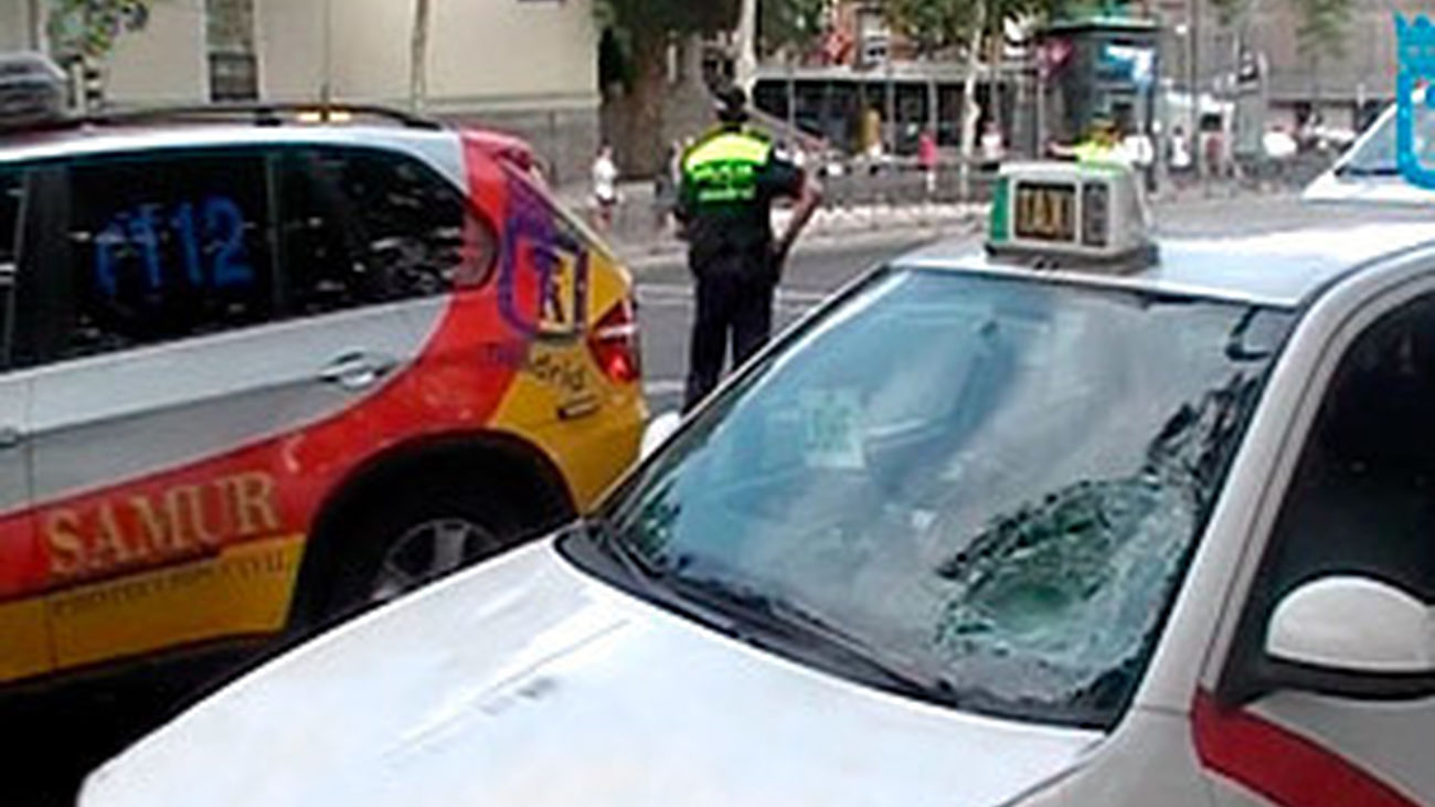 Una mujer de 79 años herida grave al ser atropellada por un taxi en Atocha