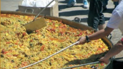 Las fiestas patronales de Villarejo comienzan con la tradicional paella