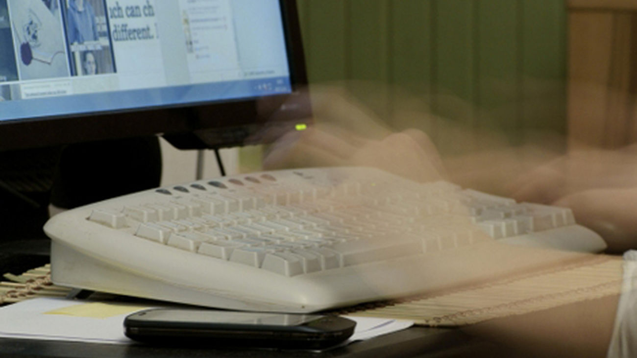 Hackean el Twitter y Facebook de Obama como venganza por el espionaje